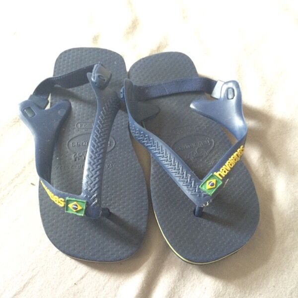 Infant Havanas flip flops size 23-24