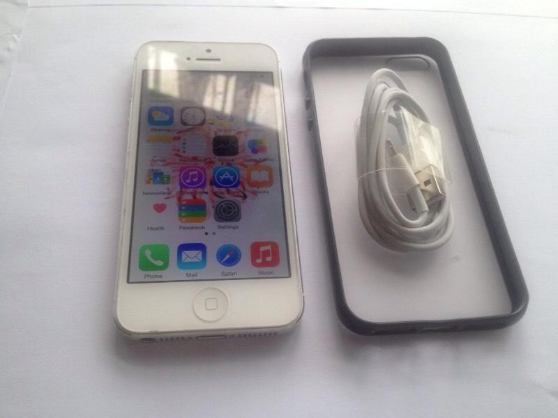 White iPhone 5 (EE Used but still in good condition and fully working ...