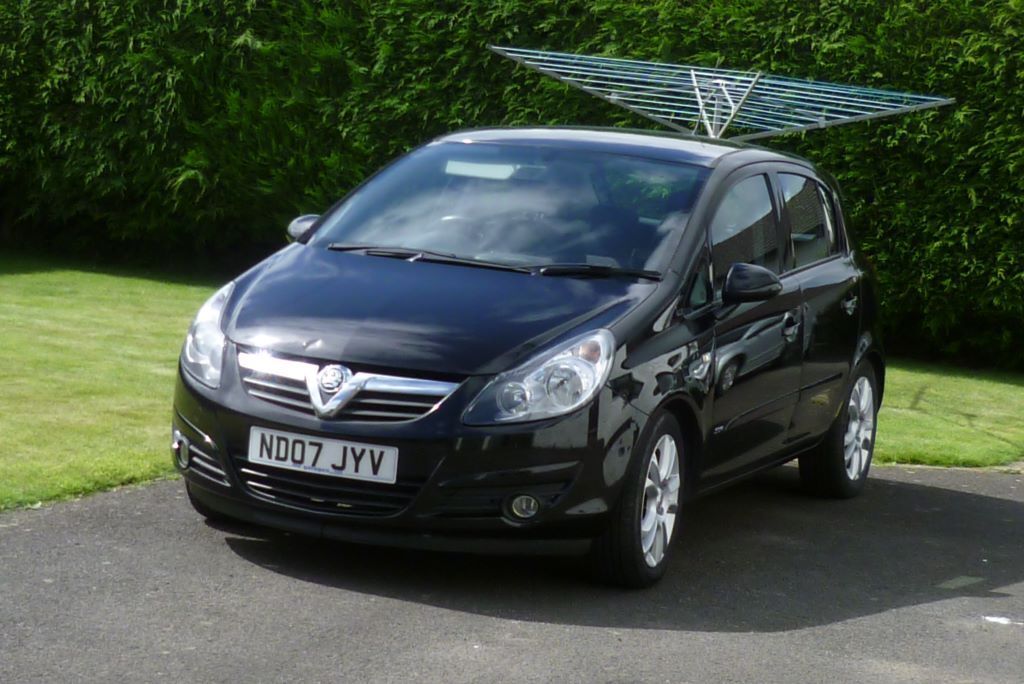 Vauxhall Corsa 1.4 sxi a/c Black Hatchback 101661miles £2000 ONO | United Kingdom | Gumtree
