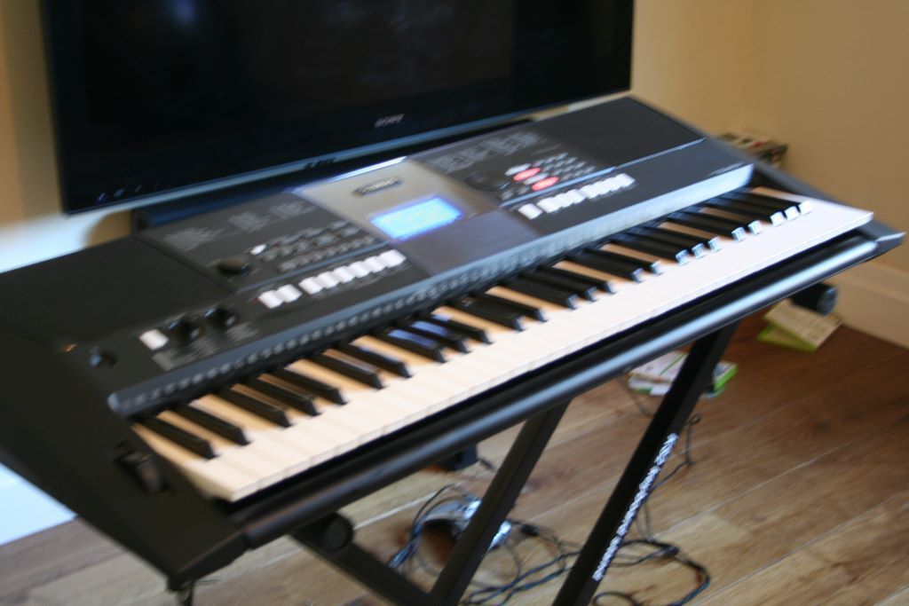 Psr e423 yamaha keyboard in Buy, sale and trade ads