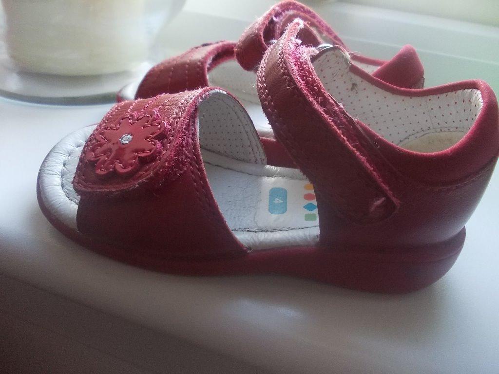 CLARKS leather Sandals Baby size uk 4