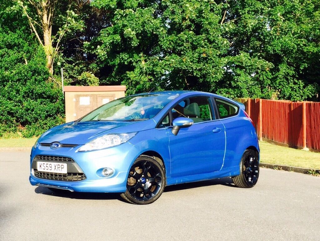 Ford Fiesta 1.4 Zetec 5 door 2006 reg very light panel damage easy bolt ...