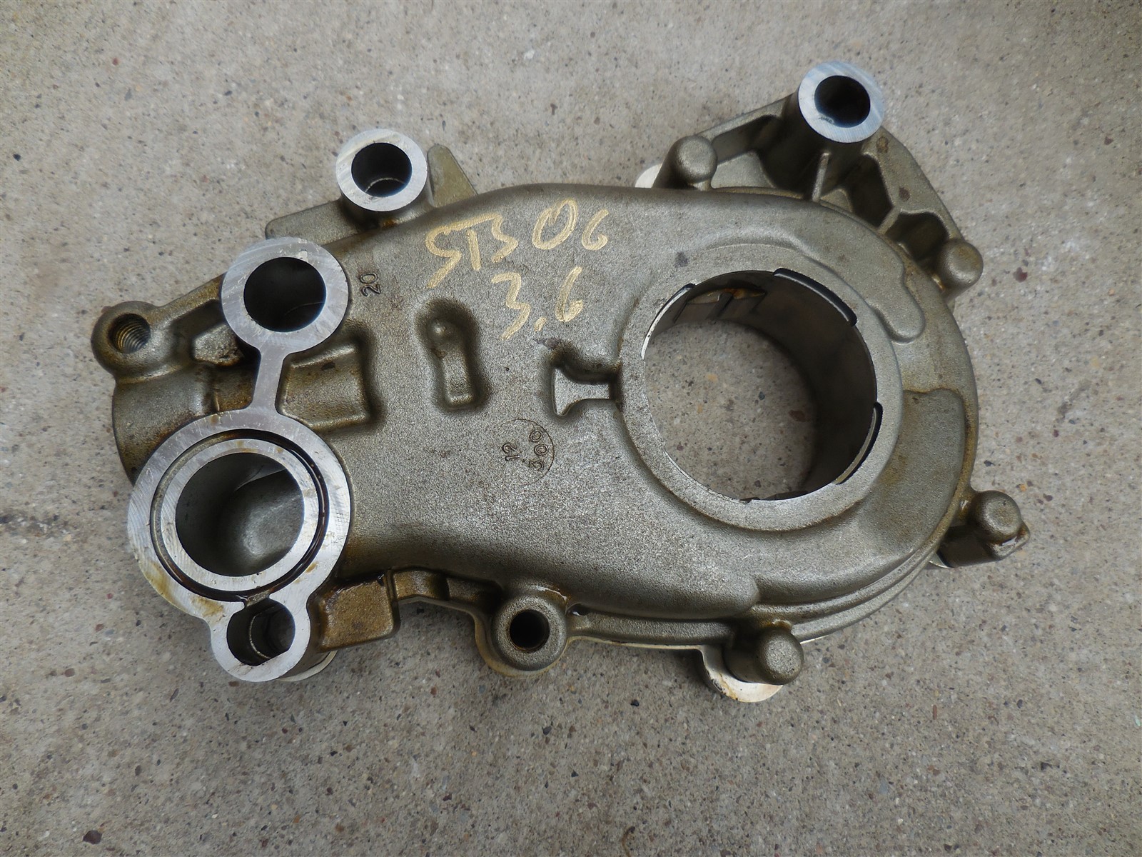 Buick LaCrosse: Engine Oil Buick LaCrosse: Engine Oil