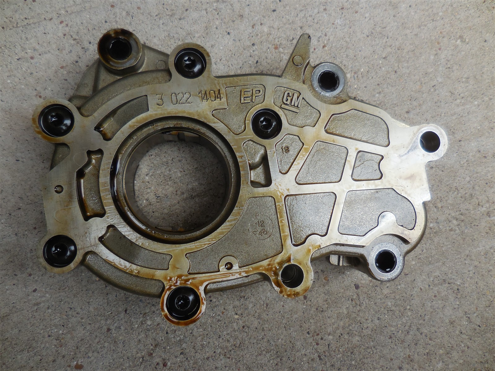 Buick LaCrosse: Engine Oil Buick LaCrosse: Engine Oil