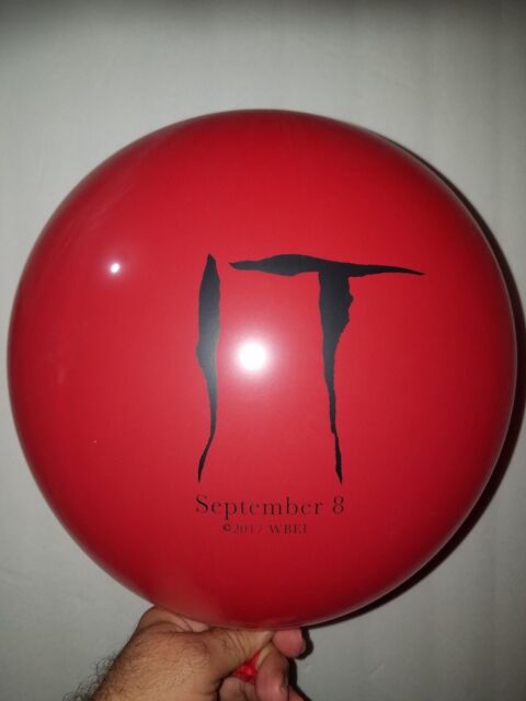 stephen king with balloon funko