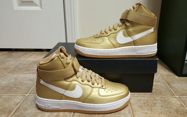 Nike Air Force 1 High Retro QS MTL Liquid Gold Men's Sz 5 823297 700 ... Nike Air Force 1 High Retro QS Liquid Gold Men's Sz 5 NEW 823297 700 SP