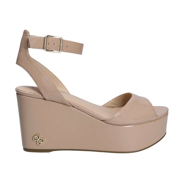 GUESS SCARPE DONNA SANDALI ZEPPA NICOLLA IN VERNICE NUDE FLNI21PAF03 GUESS SCARPE DONNA SANDALI ZEPPA NICOLLA IN VERNICE NUDE FLNI21PAF03