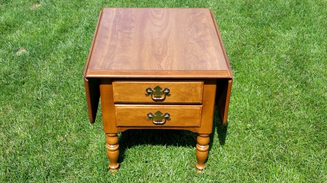 Ethan Allen Vintage American Traditional Maple Twin Drop Leaf 2 Ethan Allen Vintage American Traditional Maple Twin Drop Leaf 2 Drawer End Table