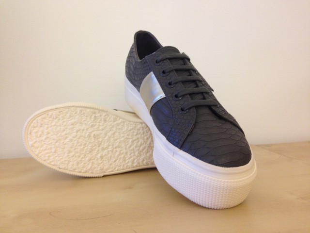 Da Donna Superga 2790 Scarpe Da Ginnastica Marrone Scuro Motivo Coccodrillo UK 4 Nuovo di Zecca Da Donna Superga 2790 Scarpe Da Ginnastica Marrone Scuro Motivo Coccodrillo UK 4 Nuovo di Zecca