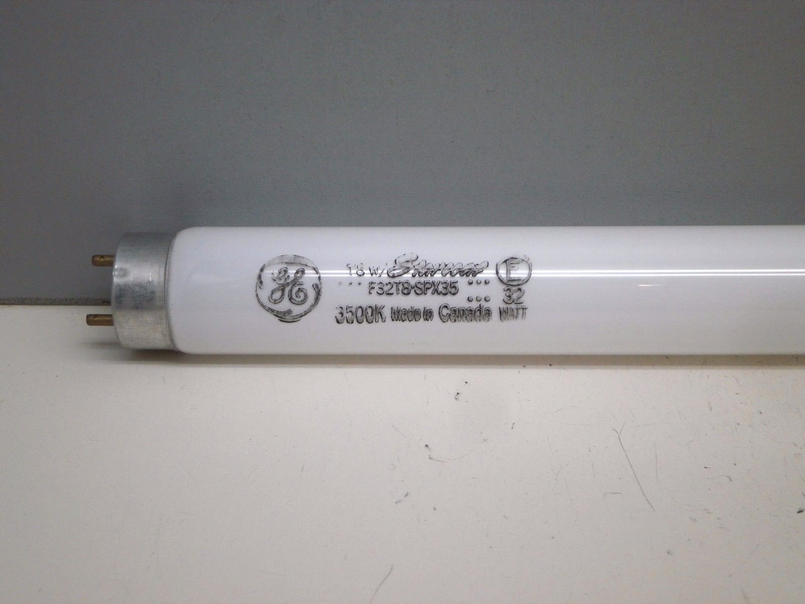 Lot Of 23 Ge F32t8 Spx35 Fluorescent Lamp Light Bulb 32w Picture 1 Of 2