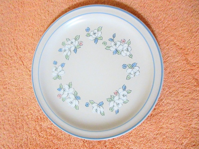 4 PC NOS Chantilly Hearthside Stoneware Blue Fleur De Lune 10 3/4 ... 4 PC NOS Chantilly Hearthside Stoneware Blue Fleur De Lune 10 3/4 ...