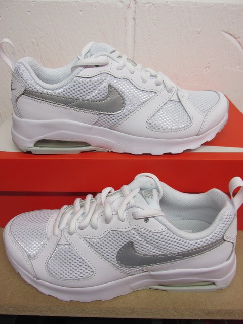 BIANCO Nike Air Max Muse Scarpe da ginnastica da donna Taglia 5.5 NUOVO CON SCATOLA BIANCO Nike Air Max Muse Scarpe da ginnastica da donna Taglia 5.5 NUOVO CON SCATOLA