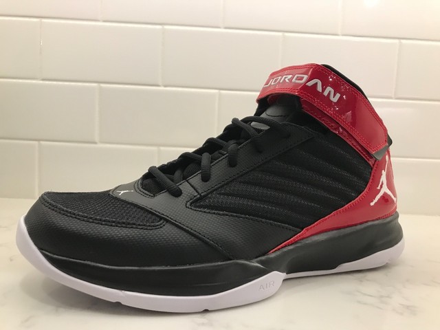 MEMS SIZE 10 NIKE ATHLETIC BASKETBALL GYN SHOE SNEAKER MEMS SIZE 10 NIKE ATHLETIC BASKETBALL GYN SHOE SNEAKER