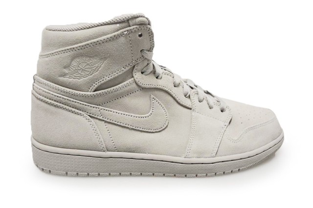 Da Uomo Nike Air Jordan 1 Retro High 332550 031Triplo Scarpe da ginnastica Grey Da Uomo Nike Air Jordan 1 Retro High 332550 031Triplo Scarpe da ginnastica Grey