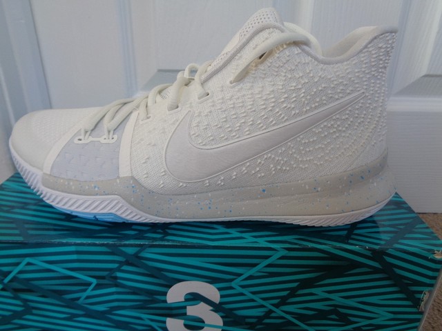Nike Kyrie 3 Bianche / White EU 44 / US 10 Nike Kyrie 3 Bianche / White EU 44 / US 10