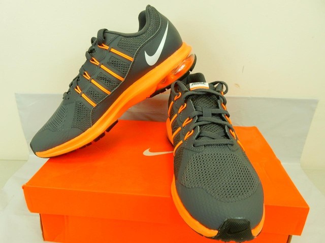 NIKE Air Max Dinasty. Numero 445. Size 105. NIKE Air Max Dinasty. Numero 445. Size 105.