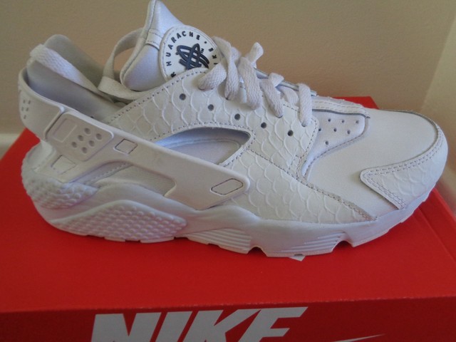 Nike Air Huarache Run PRM ginnastica 704830 100 UK 7.5 EU 42 US 8.5 NUOVE Nike Air Huarache Run PRM ginnastica 704830 100 UK 7.5 EU 42 US 8.5 NUOVE