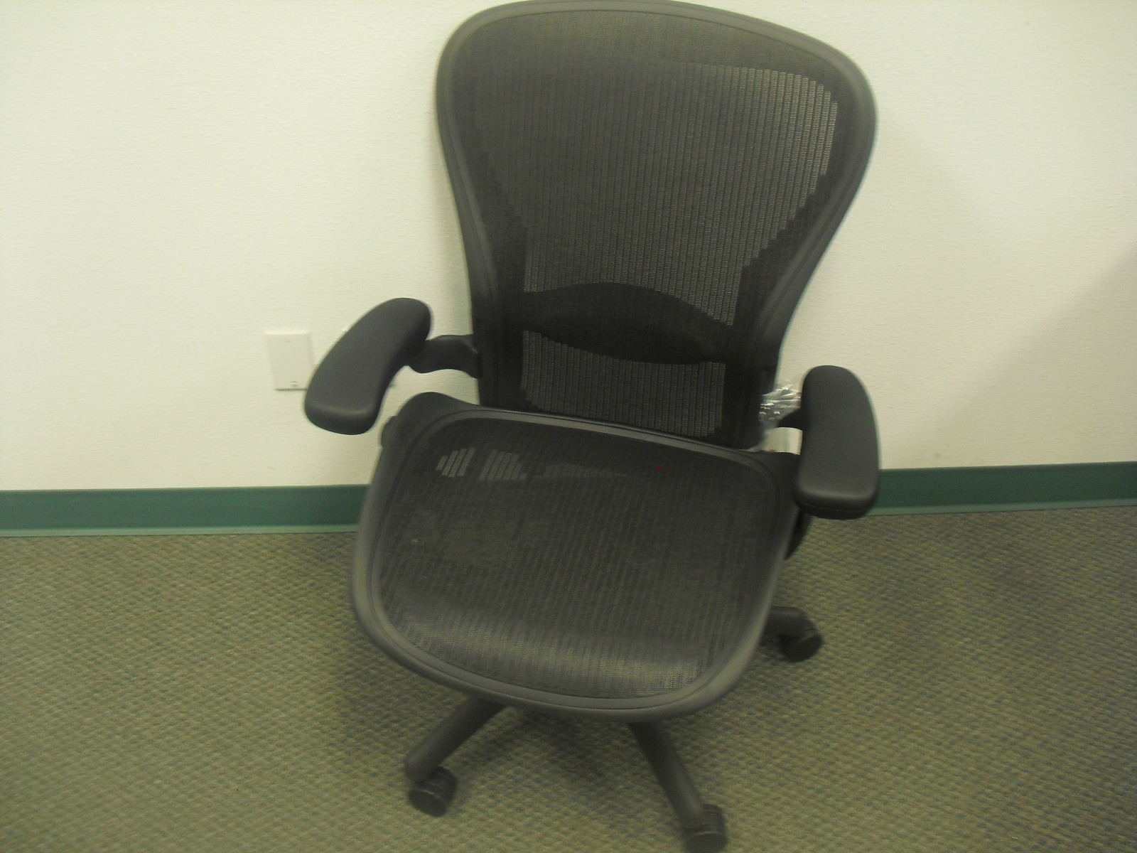 Herman Miller Aeron Office Chair Size C Graphite Frame Classic Picture 1 Of 3