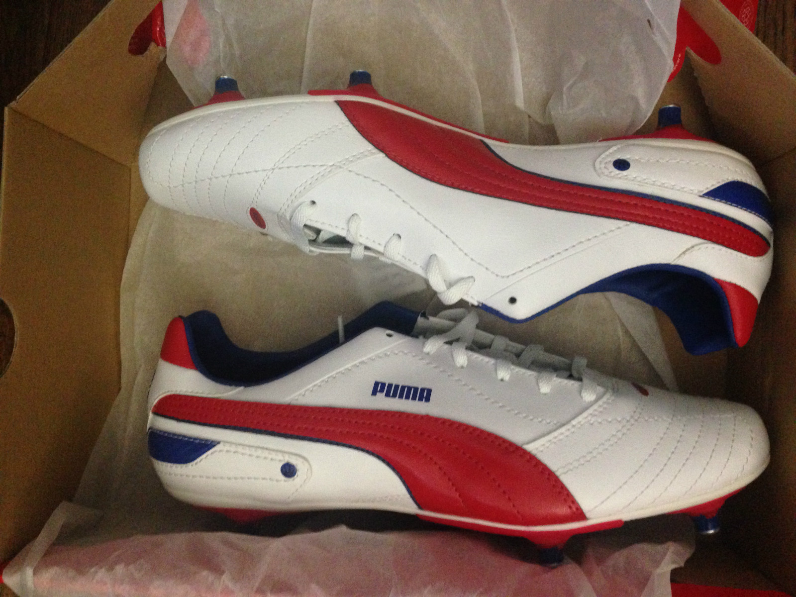 BASKETS Foot Crampon PUMA ESITO FINAL DG WHT/REG Taille 44 neuves BASKETS Foot Crampon PUMA ESITO FINAL DG WHT/REG Taille 44 neuves