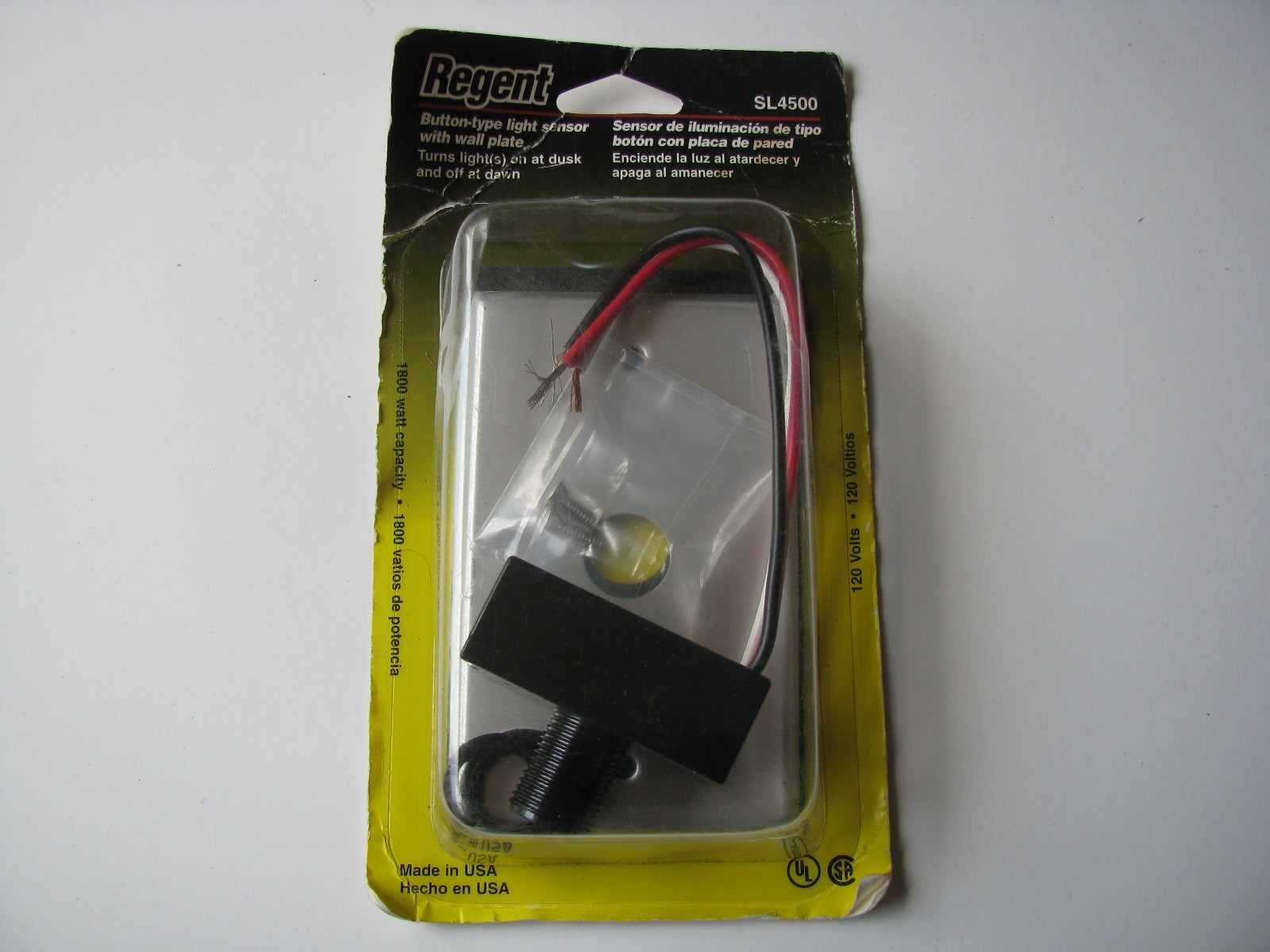 Regent On Type Light Sensor With Wall Plate Sl4500 1800 Watt Picture 1 Of 8