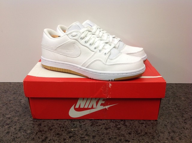 A buon mercato Nike UK8.5 basso Court Force A buon mercato Nike UK8.5 basso Court Force