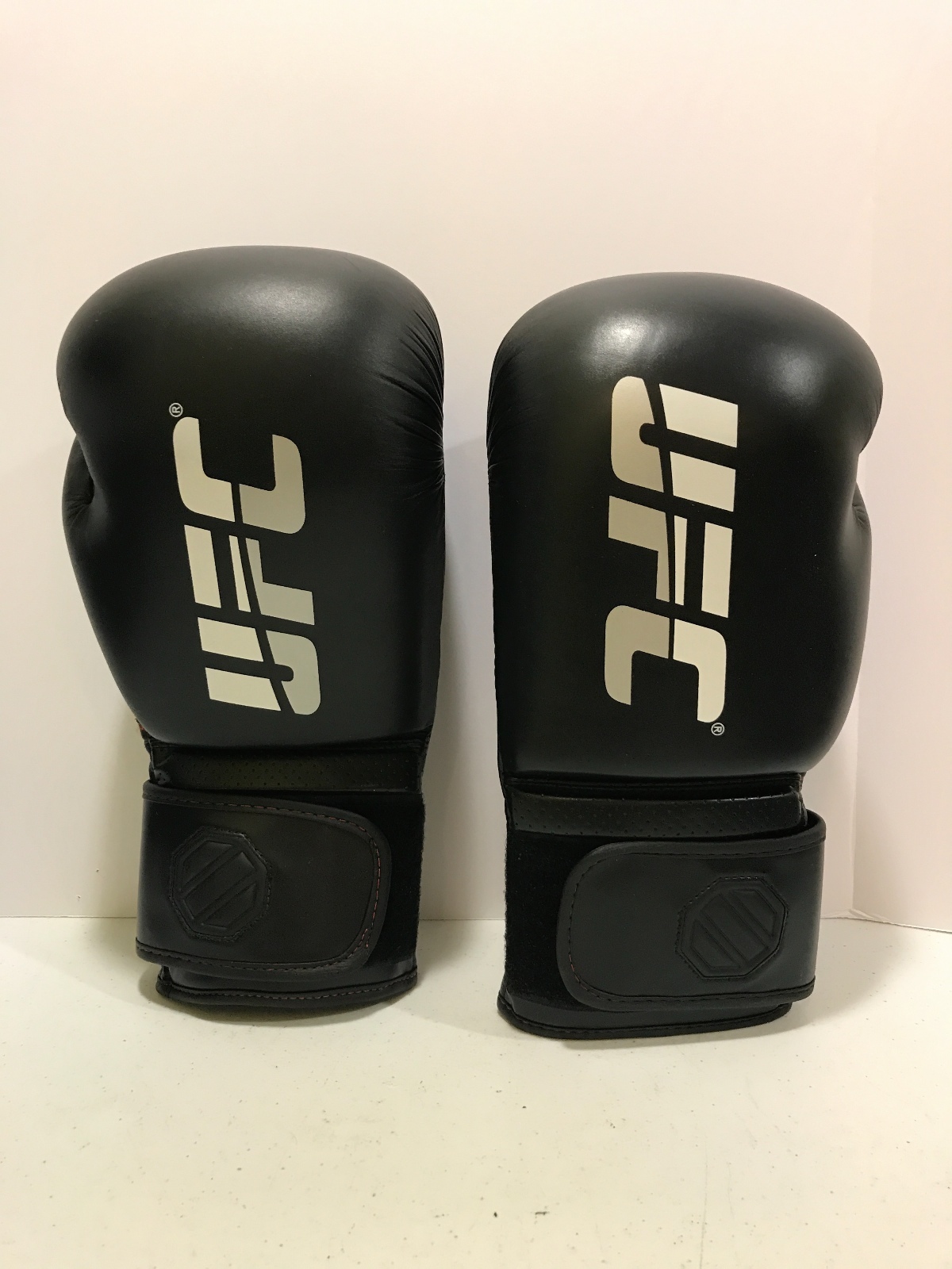Ufc Professional Hook Loop Heavy Bag Gloves 18oz Black Ebay Picture 1 Of 6