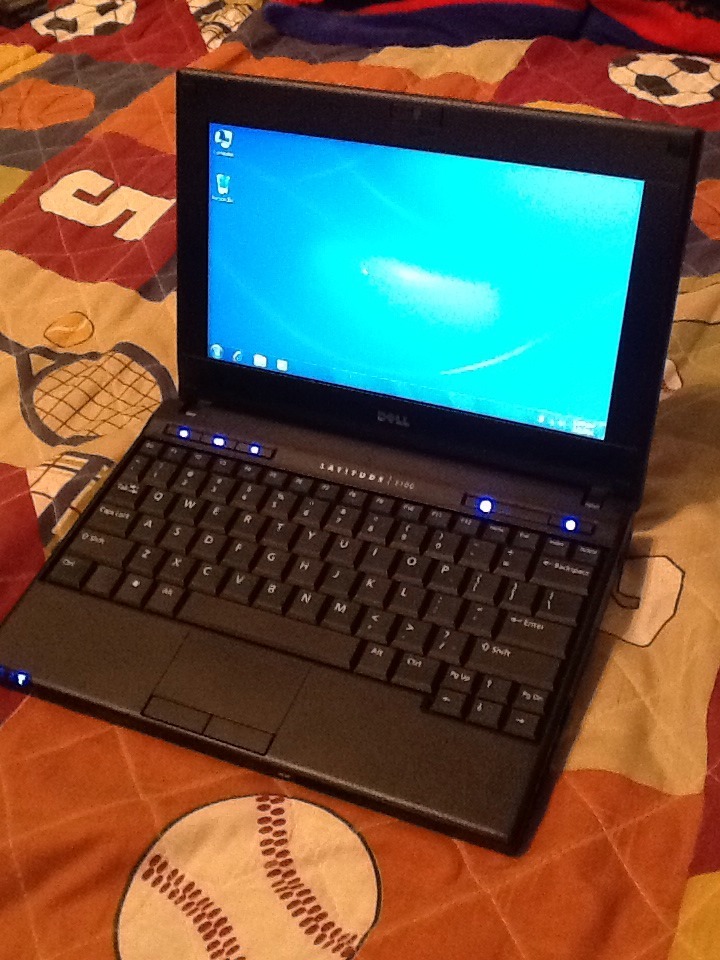 Dell Laude Mini 2110 Laptop With Webcam 1 8ghz Wifi Windows 7 Ms Picture 1 Of 4