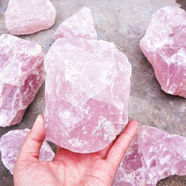 One Natural Pink Quartz Crystal Stone Rock Mineral Specimen Healing