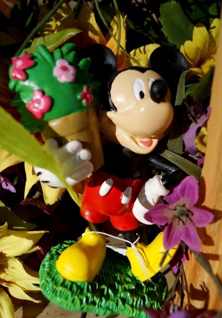 Mickey Mouse Disney Welcome Spike Sign Garden Yard Patio Statue Mickey Mouse Disney Welcome Spike Sign Garden Yard Patio Statue Outdoor Decor