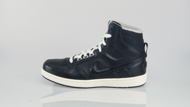 NIKE DELTA LITE MID PRENIUM Size 38 7US NIKE DELTA LITE MID PRENIUM Size 38 7US