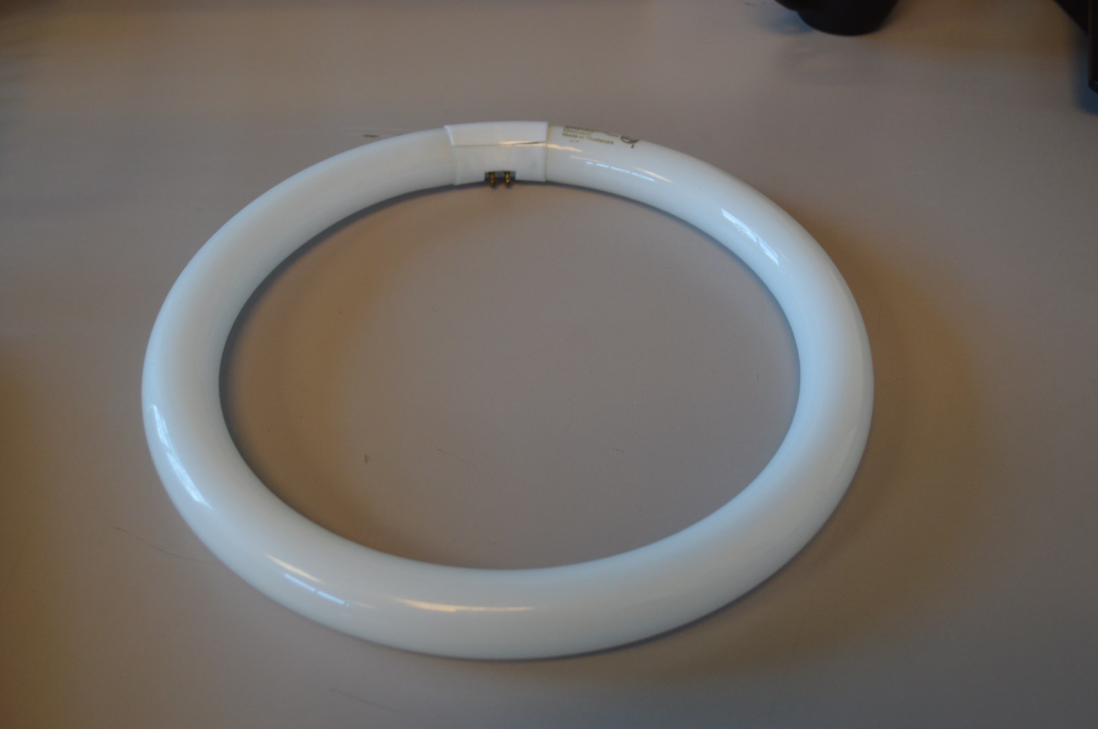 Philips 262600 32w 12 Inch Daylight Deluxe Circline Fluorescent Bulb Brand New T