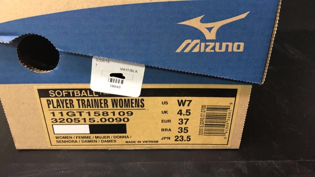 mizuno women's players training shoe