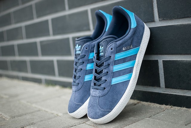 NUOVO Adidas Originals Gazelle bb2504 Bambini Da Donna Sneakers Scarpe da ginnastica Blu Blue NUOVO Adidas Originals Gazelle bb2504 Bambini Da Donna Sneakers Scarpe da ginnastica Blu Blue
